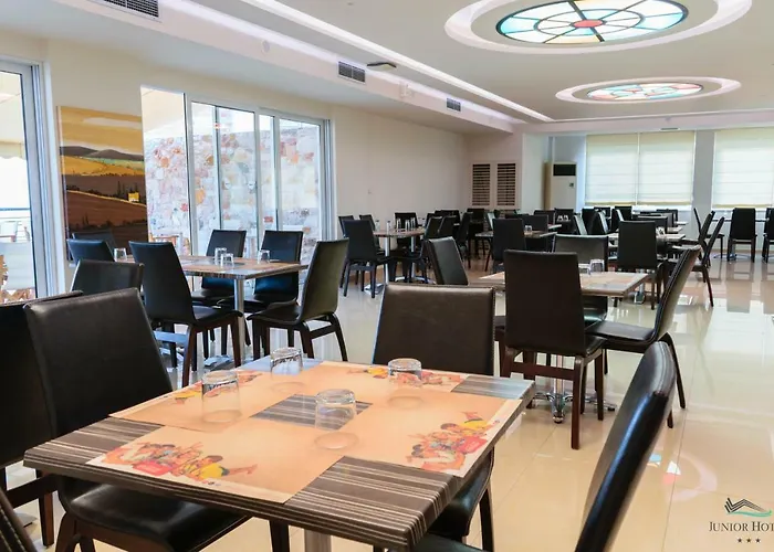Junior Hotel