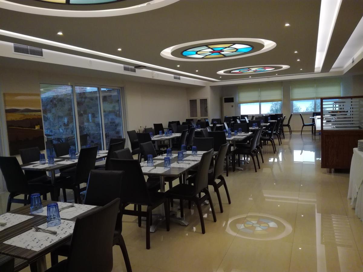 Hotel Junior Iria
