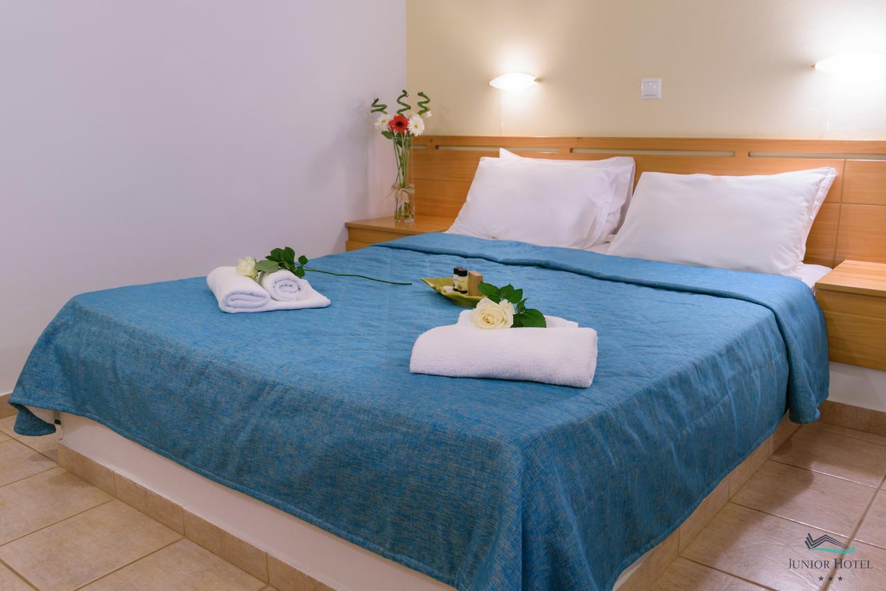 Junior Hotel