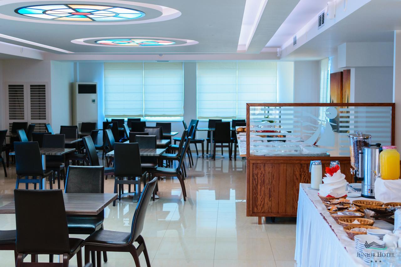 Hotel Junior